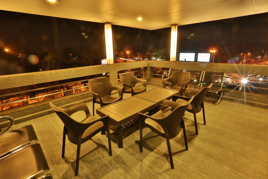 Hotel Kabir Ahmadabad Zewnętrze zdjęcie